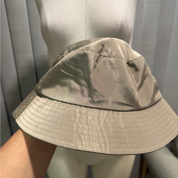 LAST PRICE🍒🤍 ASOS bucket hat ✨ - Picture 2 of 6